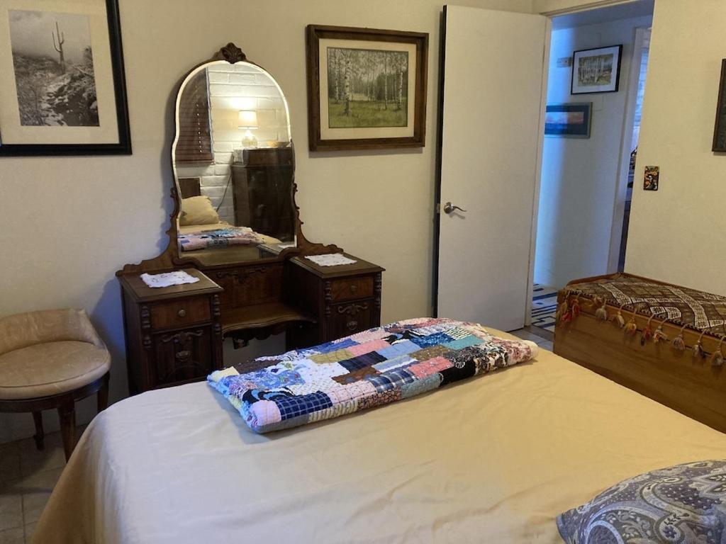 Casa Azul - Cute Centrally Located Adobe With Large Fenced Outdoor Living For Pets And Adults, Non-Smoking Tucson Exterior foto